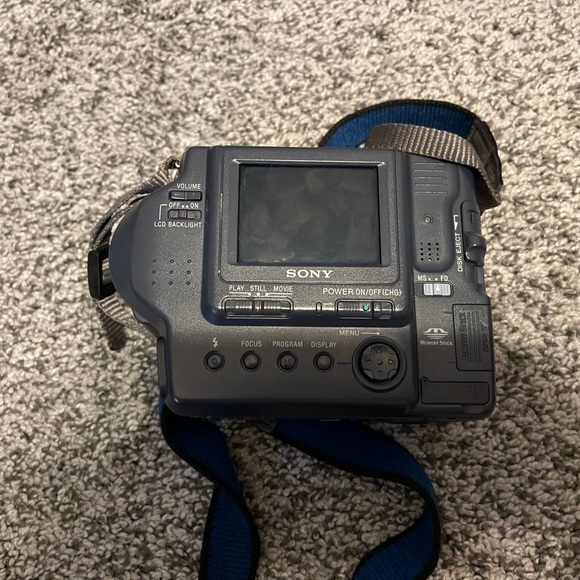 Vintage Sony FD Mavica Camera - Picture 6 of 8